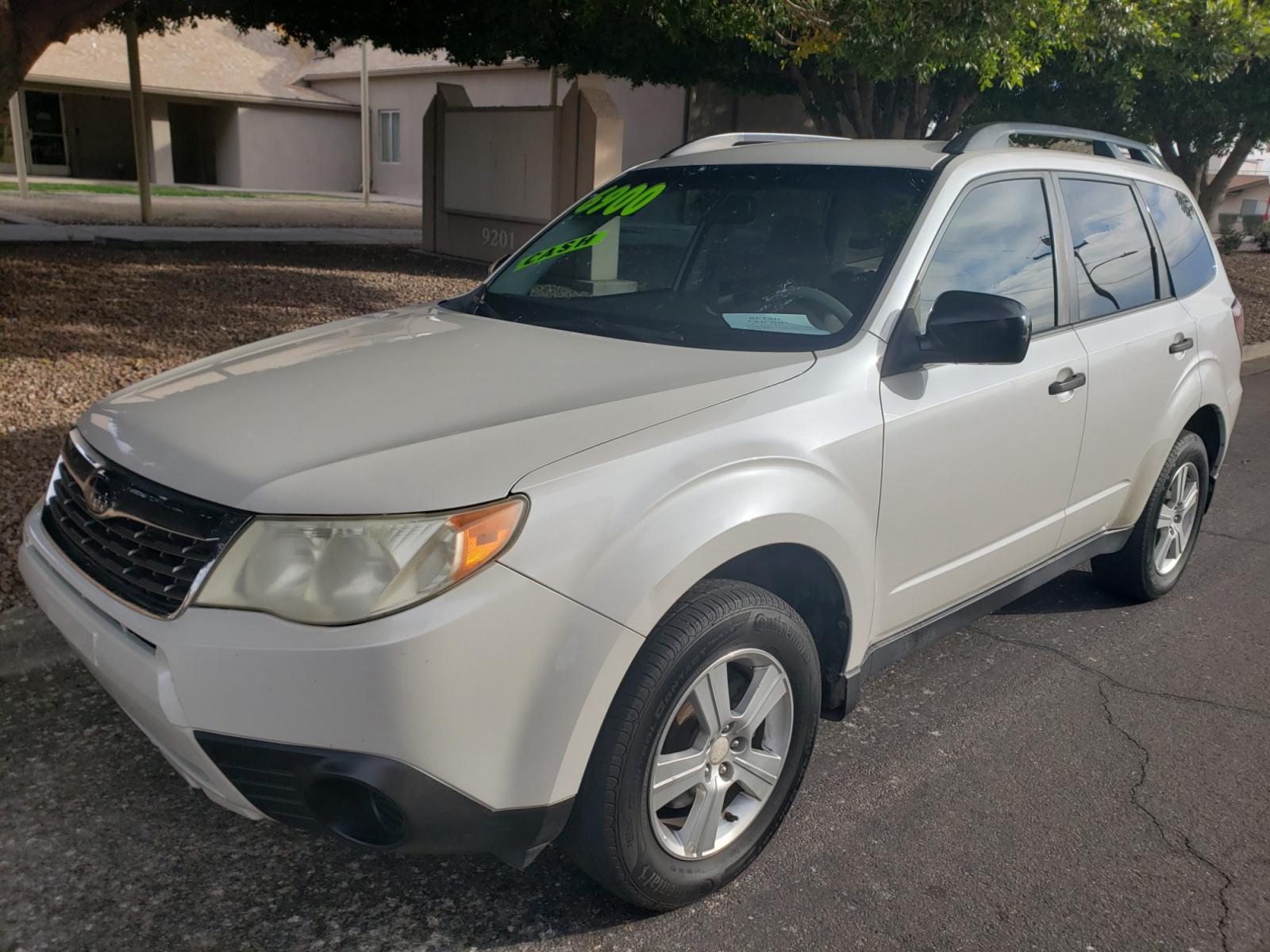2010 WHITE /gray Subaru Forester (JF2SH6BC3AH) with an 2.4L L4 DOHC 16V engine, 5-Speed Automatic transmission, located at 323 E Dunlap Ave., Phoenix, AZ, 85020, (602) 331-9000, 33.567677, -112.069000 - 2010 Subaru Forester,......EXCELLENT condition,.... Ice Cold A/C, Gray interior with lite gray cloth seats in near perfect condition, New brakes, Tune up, Stereo/CD Player, Satellite compatible, This suv is gorgeous inside and out, Incredible gas mileage! Arizona title , Runs and Drives Excellent... - Photo #0